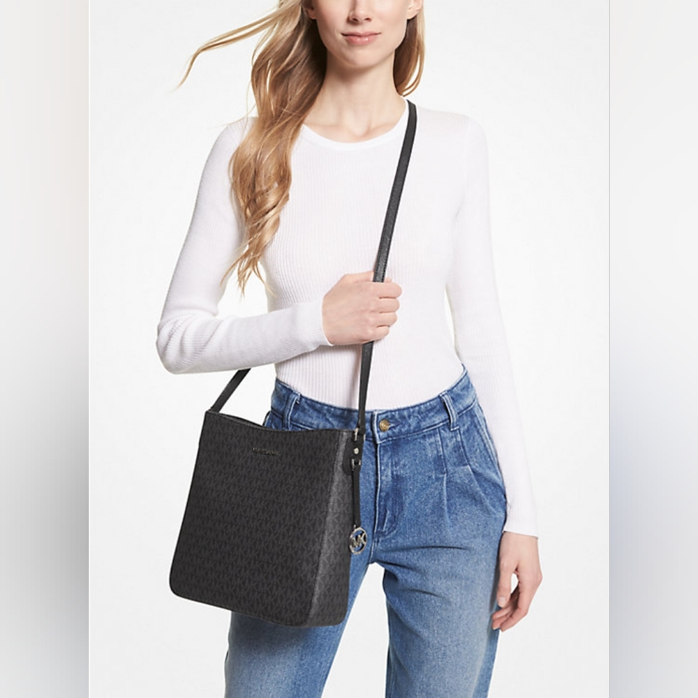 Micheal Kors Jet Set Messenger Bag